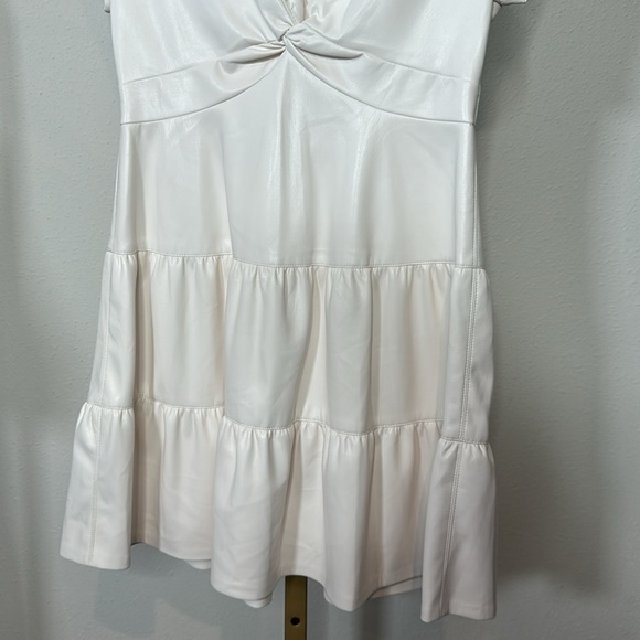 Alice and Olivia
Mila Faux Leather Twist Front Cap Sleeve Dress - Picture 9 of 10